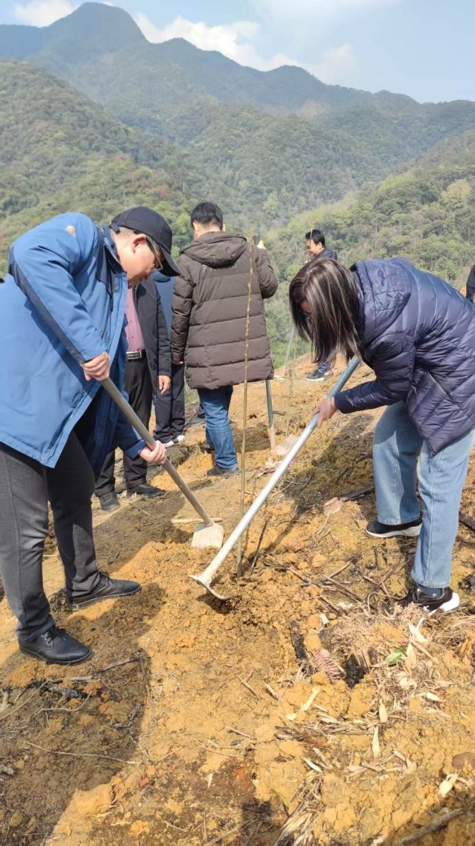 碳惠山?！ば雍糜心恪疤蓟蒎\旗”醫(yī)患共植“滬明杏林”活動(dòng)